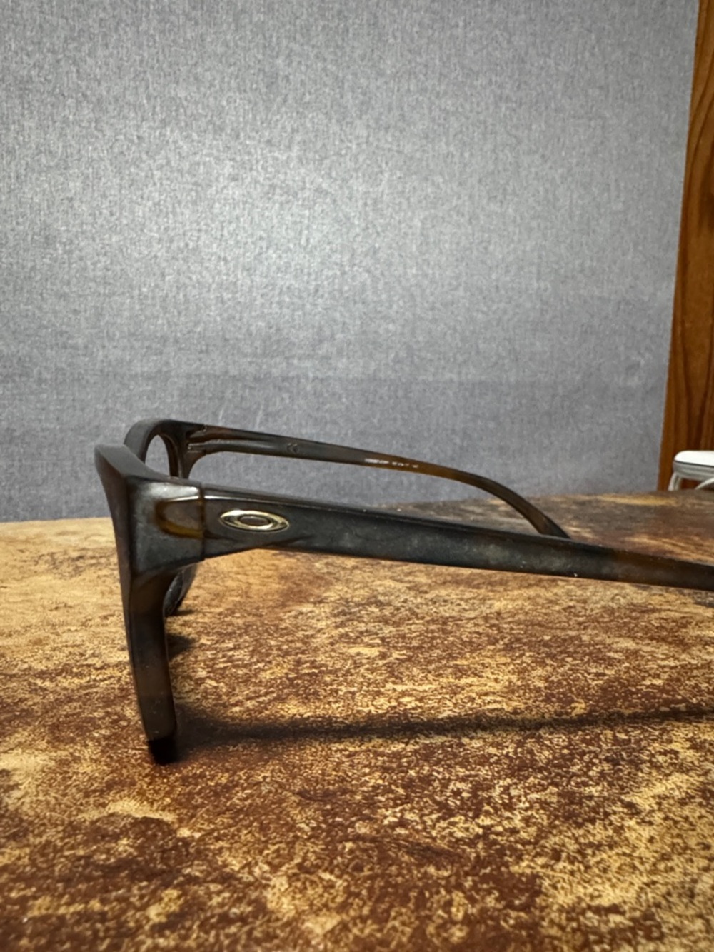 Used Oakley HOLDOUT frames only - Picture 3 of 8